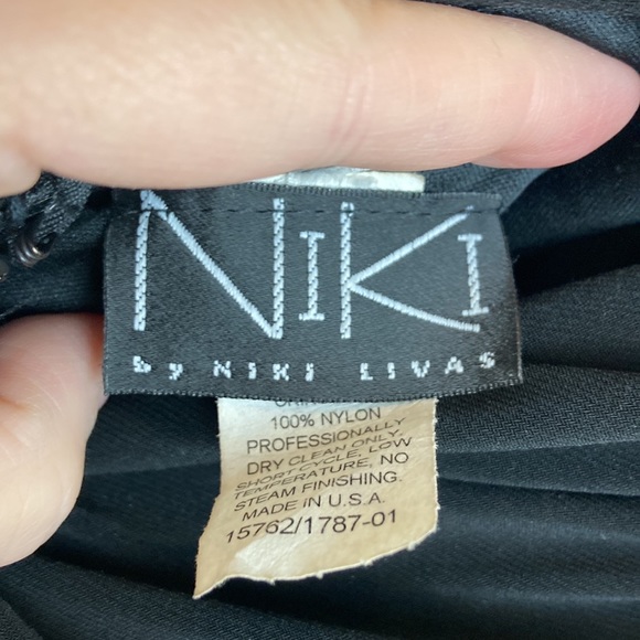 🌞Niki by Niki Livas Black Ruched Halter Top with Blue Metallic Midi Dress - Picture 2 of 11